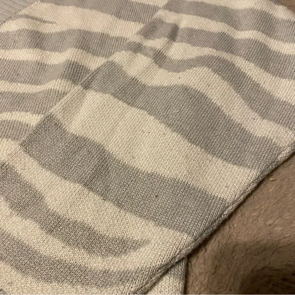 Anthropologie Varley Calvert Striped Oversized V-Neck Sweater Gray Zebra Size M - Picture 6 of 11